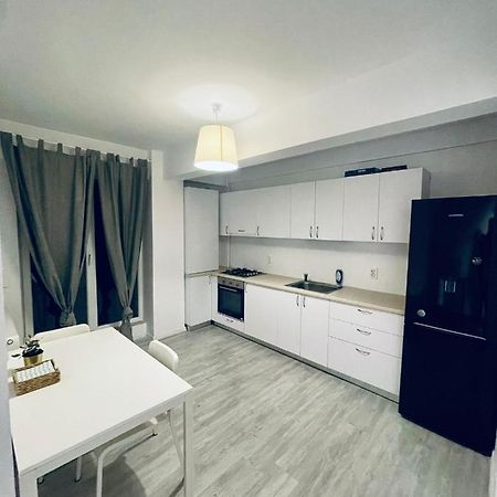 Santorini Residence Apartment Otopeni Exteriör bild